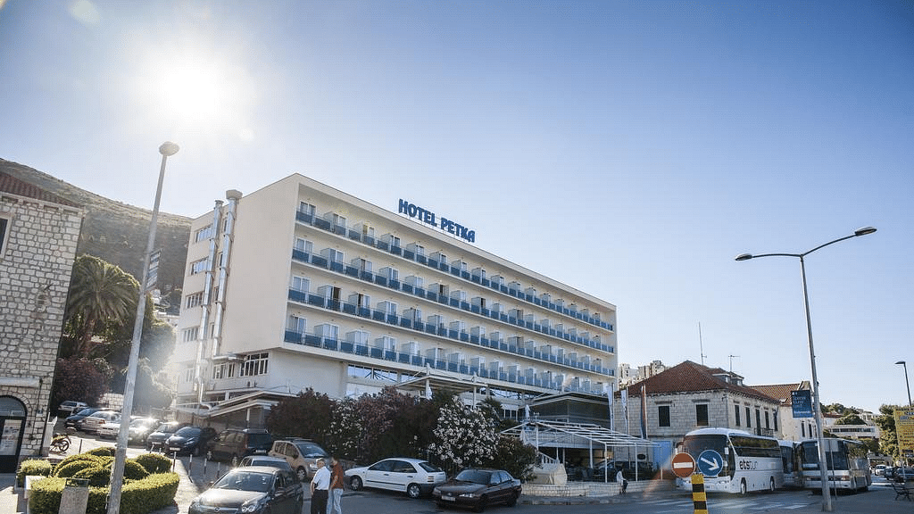 Hotel central photo Hotel Petka