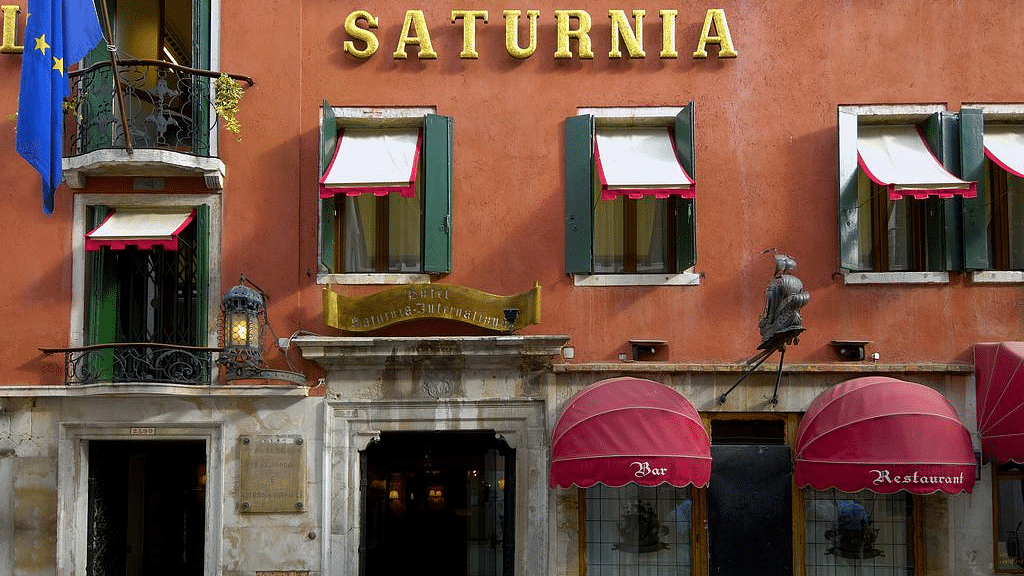 Hotel central photo Hotel Saturnia & International