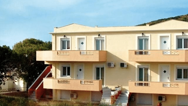 Fotografia centrale dell' hotel KARFAS SEA APARTMENTS