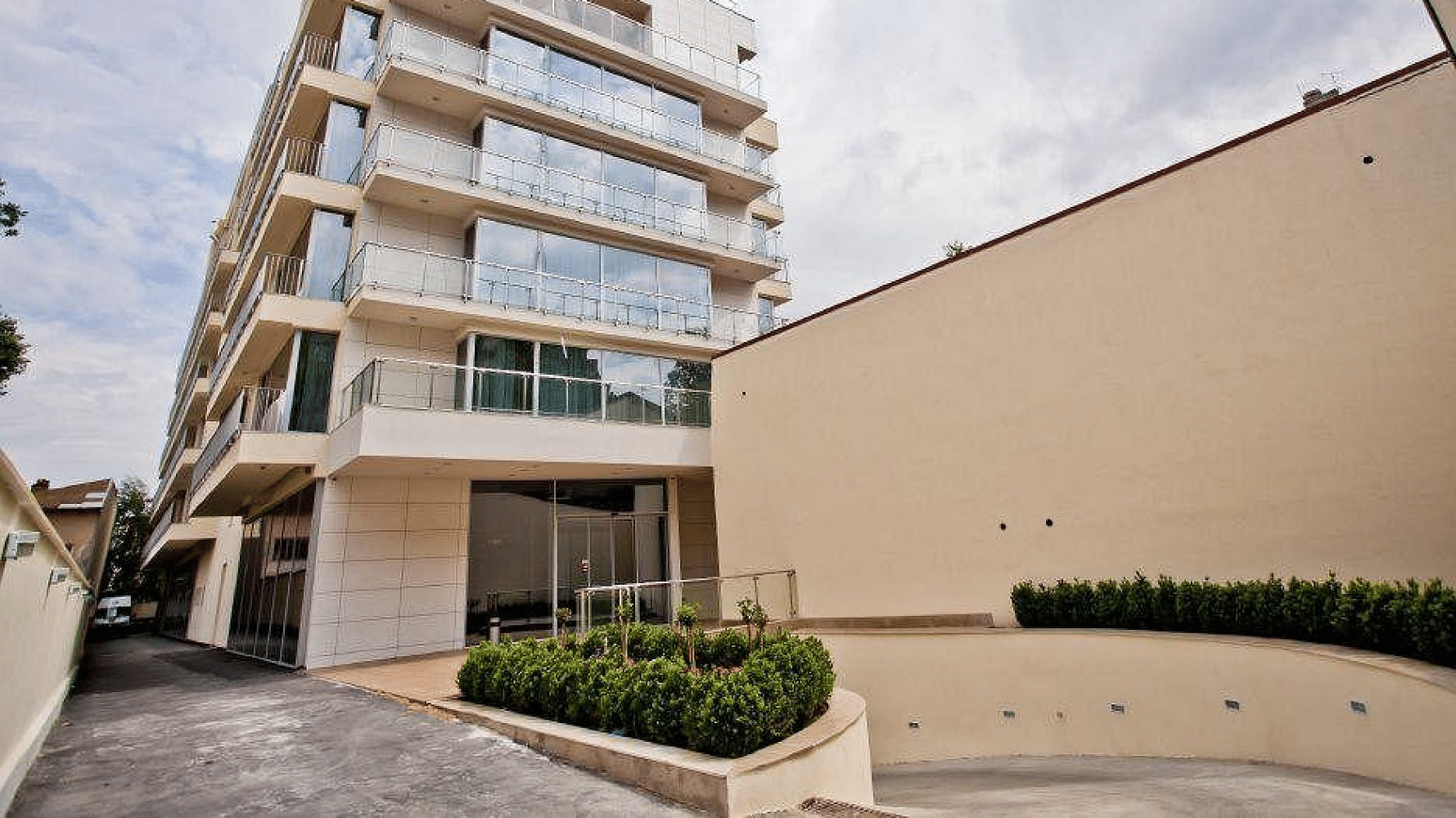 Hotel central photo Marshal Garden Hotel
