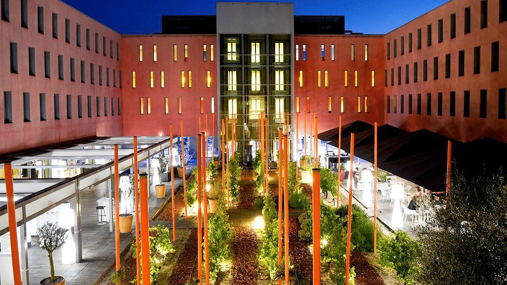 Hotel central photo Radisson Blu Hotel Toulouse Airport