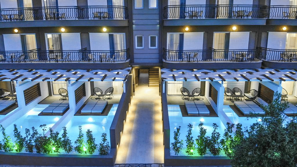 Zentrales Hotelfoto Royal Hotel and Suites
