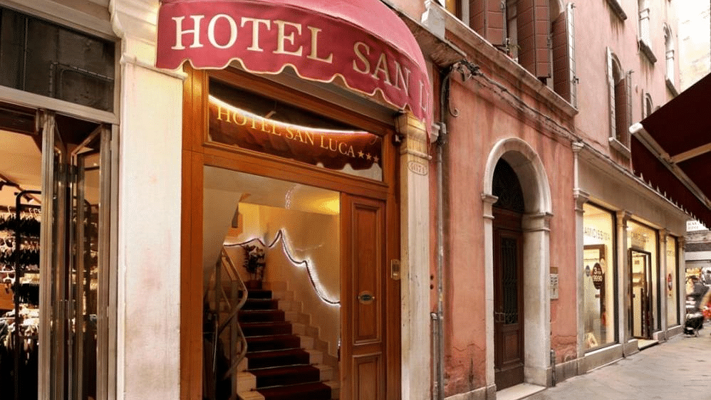 Hotel central photo San Luca